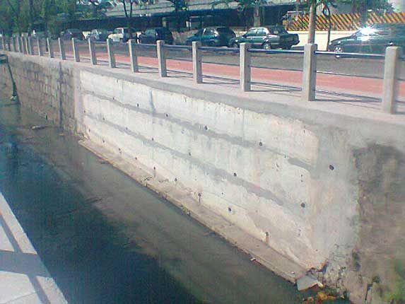 Construção de Muro em Concreto Ciclópico no leito do rio Tinguí-RJ