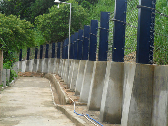 Construção de Muro de impacto Comunidade da Serrinha - Madureira-RJ