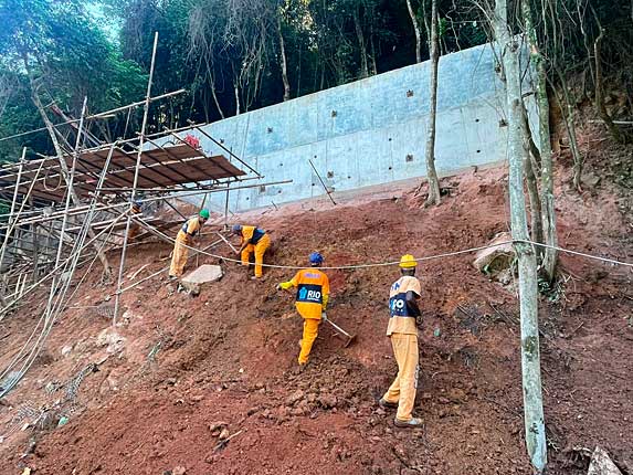 Contenção de Encosta em Auto Estrada RJ - 30